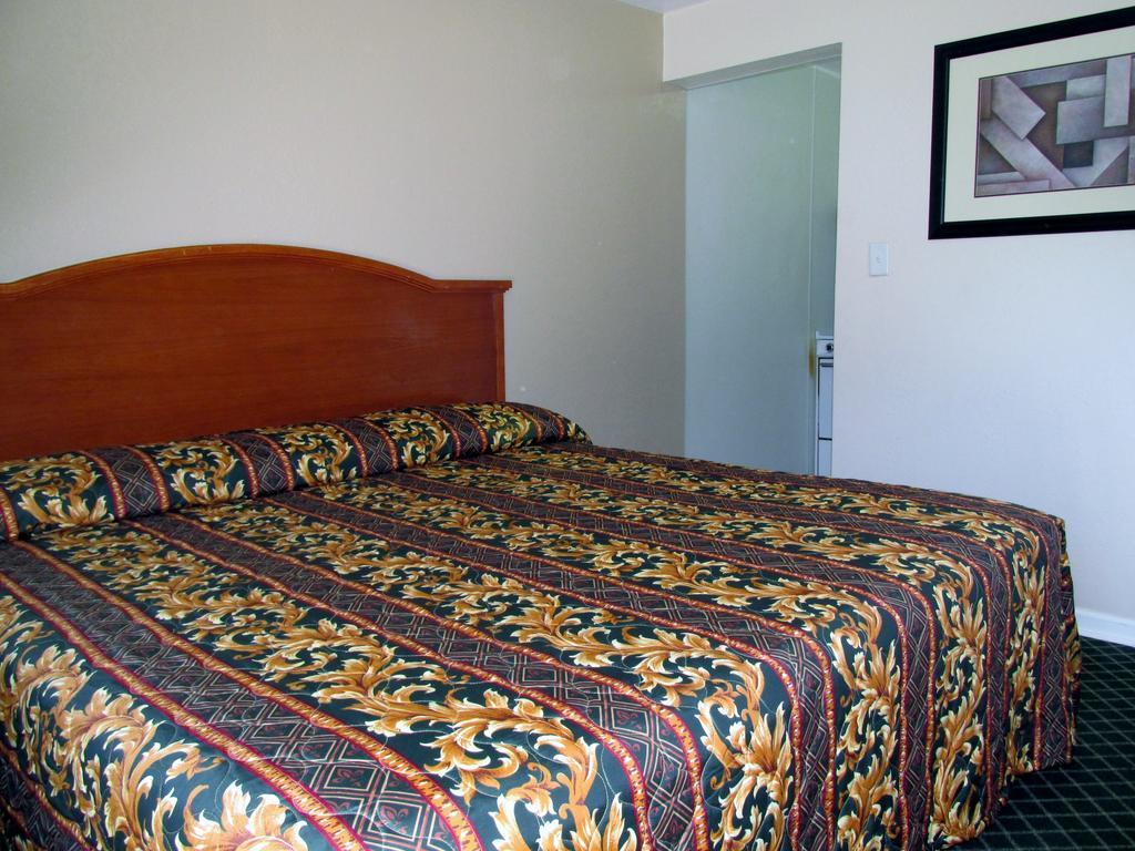 Country Inn Motel Oakdale ภายนอก รูปภาพ
