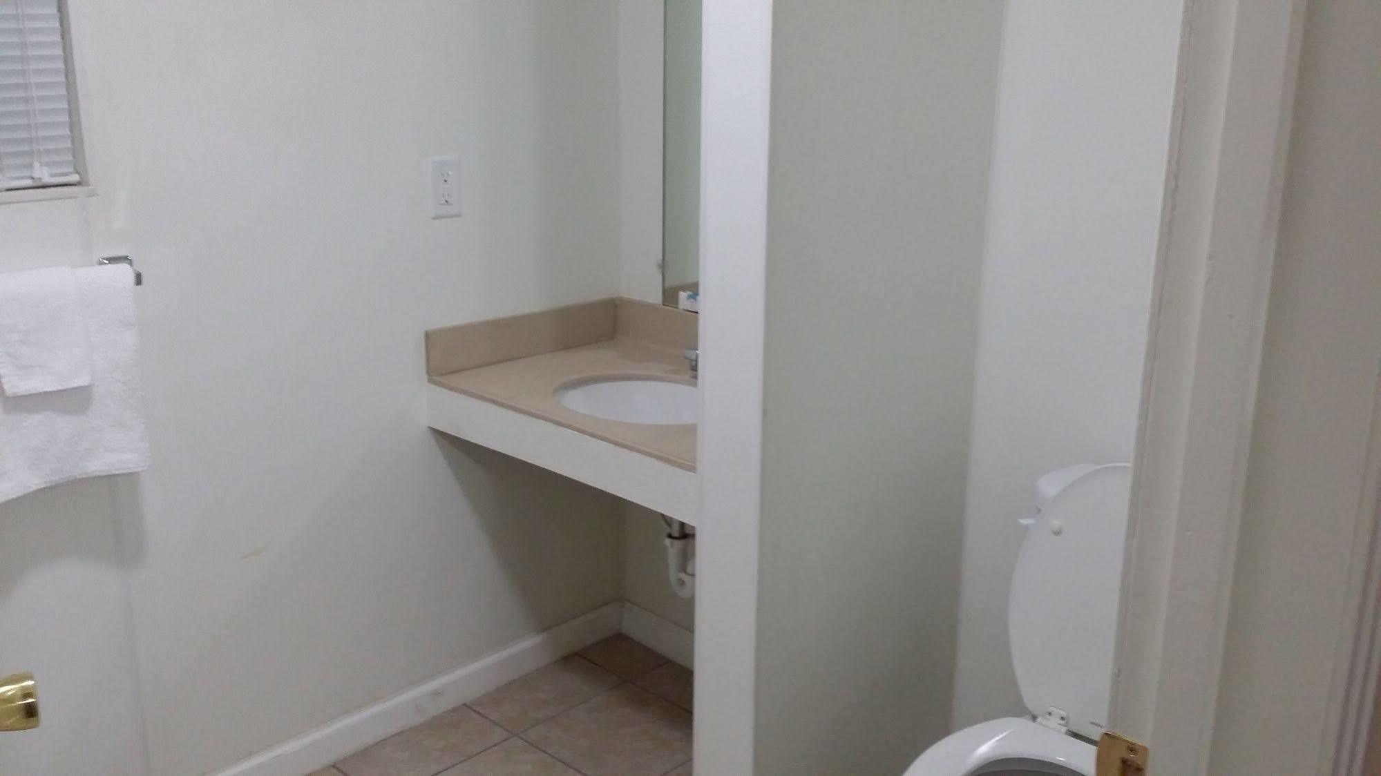 Country Inn Motel Oakdale ภายนอก รูปภาพ